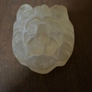 Vintage frosted Glass Lion Head Figure Daisyglas Company Hand Crafted Apx 4"